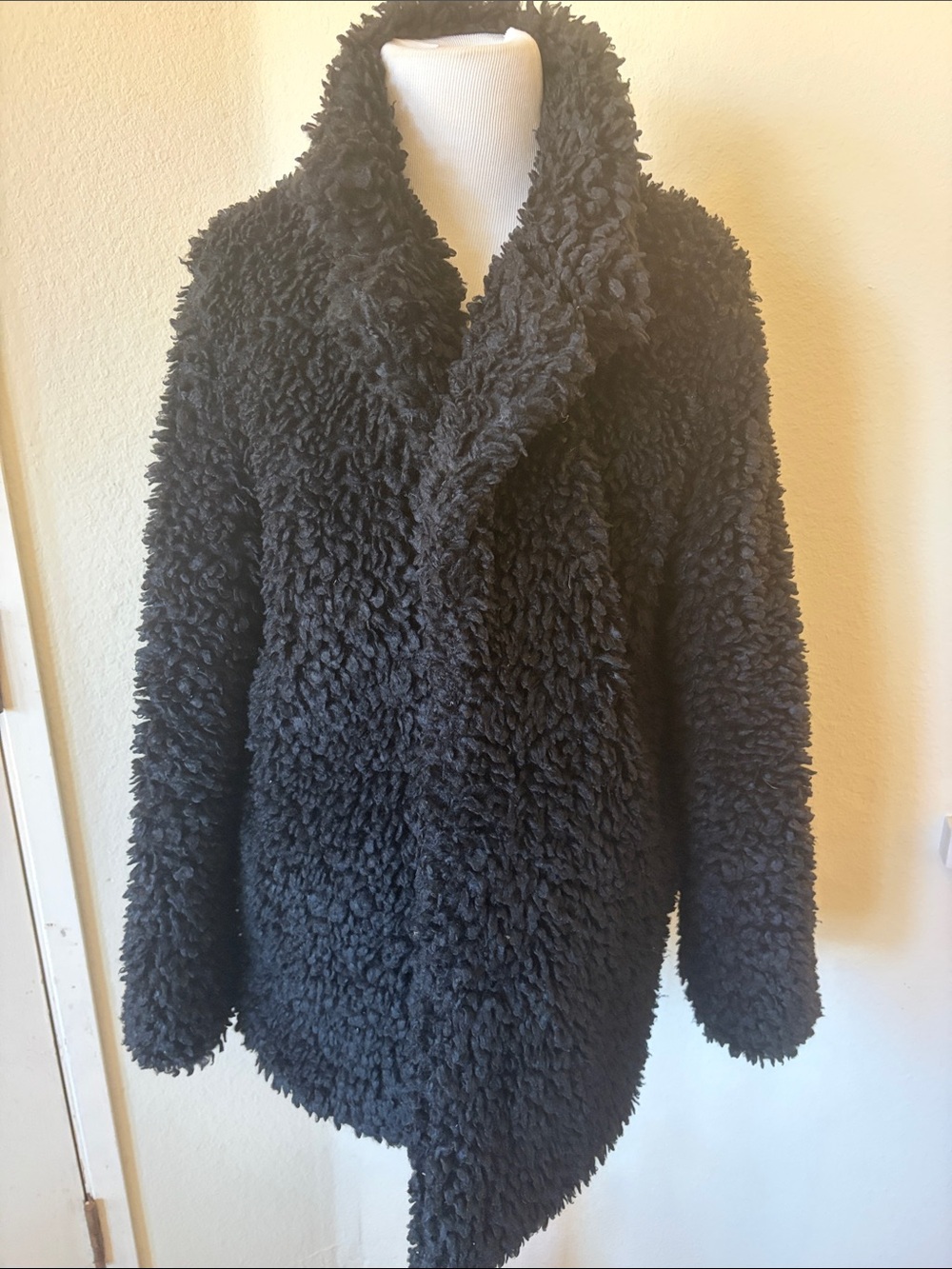 Main Strip Women's Black Faux-Shearling Cozy Jacket